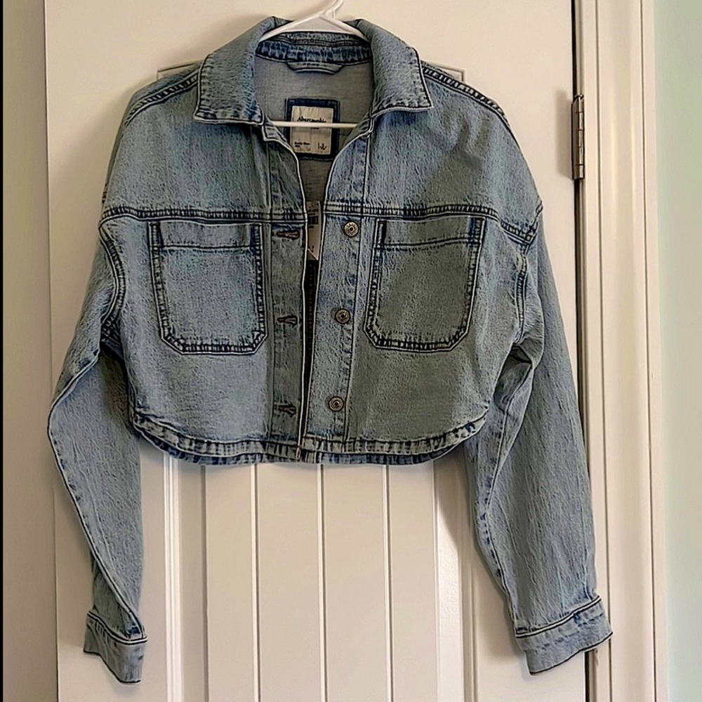 NWT Abercrombie cropped Jean Jacket